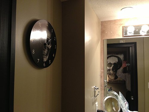 Skull clock